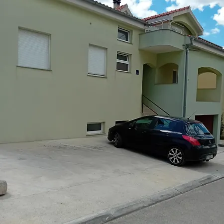 Apartament Tutti *